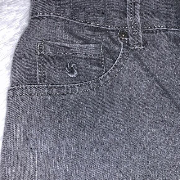 Gloria Vanderbilt Women's Classic Amanda High Rise Tapered Jean 8 Short - Picture 6 of 16